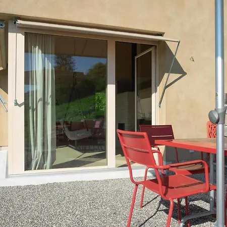 Gastehaus Auf Drei Ebenen Mit See- Und Alpenblick Fur 6 Personen Vully-les-Lacs